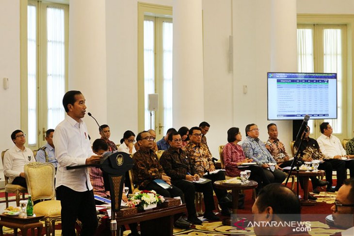 Sidang kabinet, Jokowi singgung tingginya angka impor