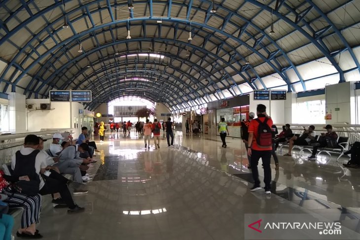 The Jakmania padati Stasiun Palmera
