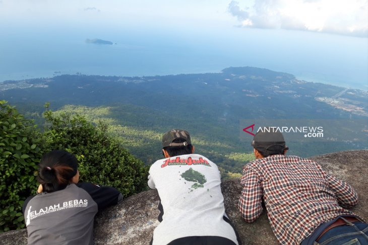 Pesona Gunung Ranai Yang Terbengkalai Antara News Kepulauan Riau Berita Kepulauan Riau Terkini