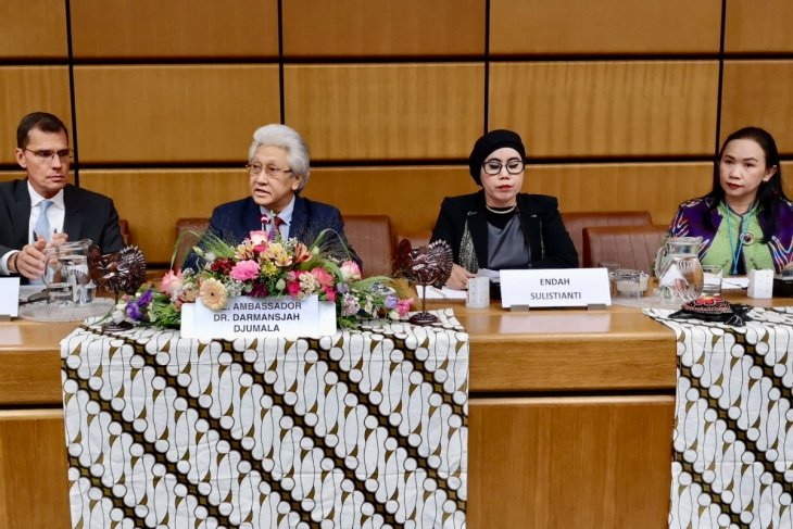 RI encourages coop on Industry 4.0, creative economy development