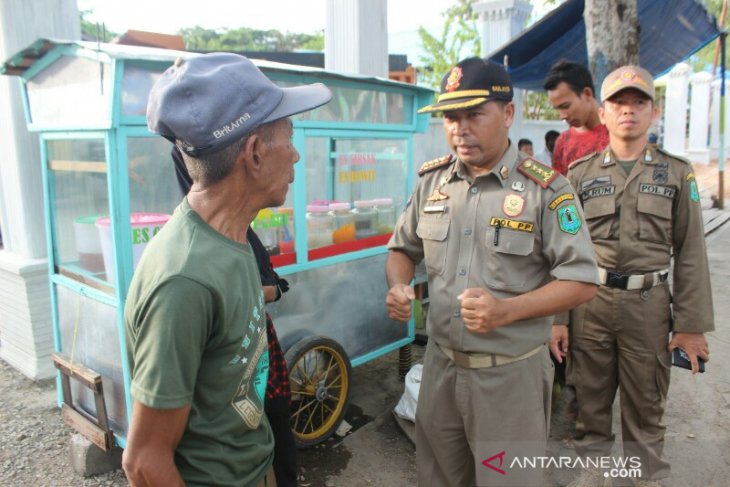Satpol PP tertibkan kawasan Pasar Candi