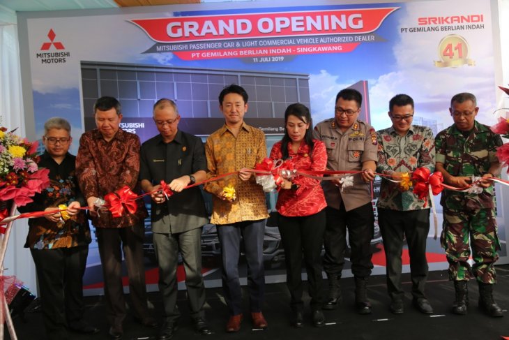 Tingkatkan pelayanan SIngbebas, Mitsubishi Motors resmikan diler baru di Kota Singkawang