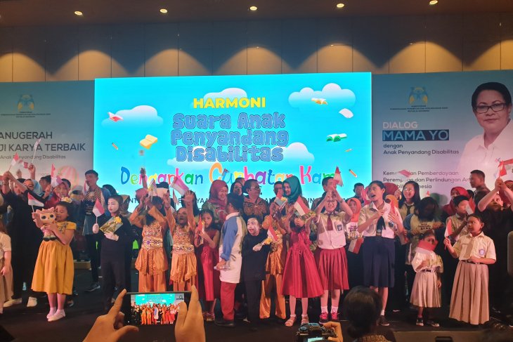 Sejumlah anak disabilitas manfaatkan kesempatan curhat kepada Menteri PPPA di Palembang