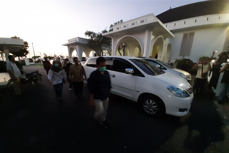 Penggeledahan Rumdin Gubernur Kepri, ada uang miliaran rupiah dan ribuan dolar AS