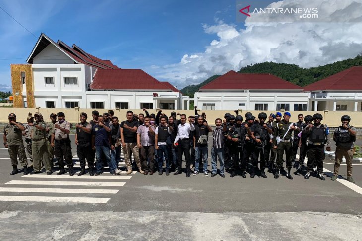 Tim gerebek rumah industri miras di Manokwari