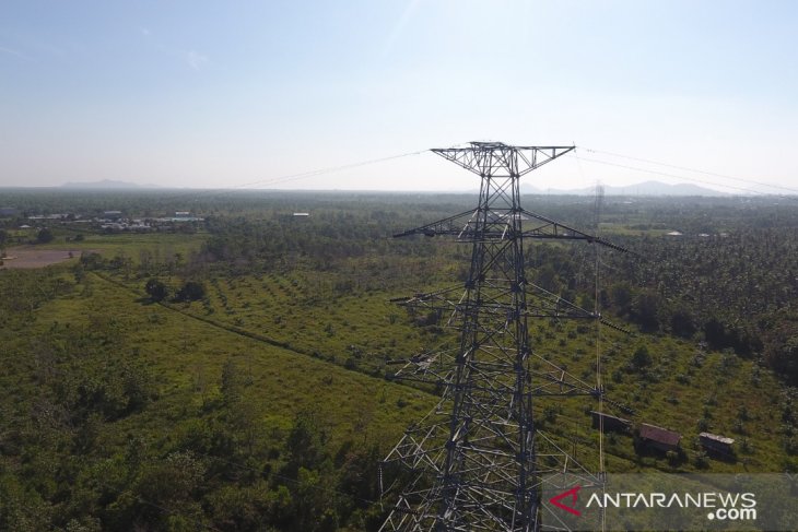 PLN UIP Kalbagbar ganti kabel di 604 tower SUTT di Kalbar