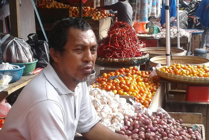 Harga bawang di Ambon bertahan