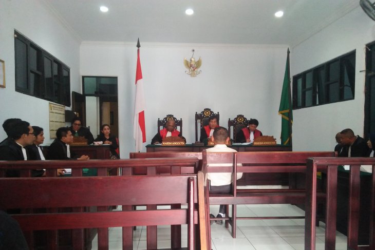 Empat terdakwa korupsi dana WFC Namlea jalani persidangan
