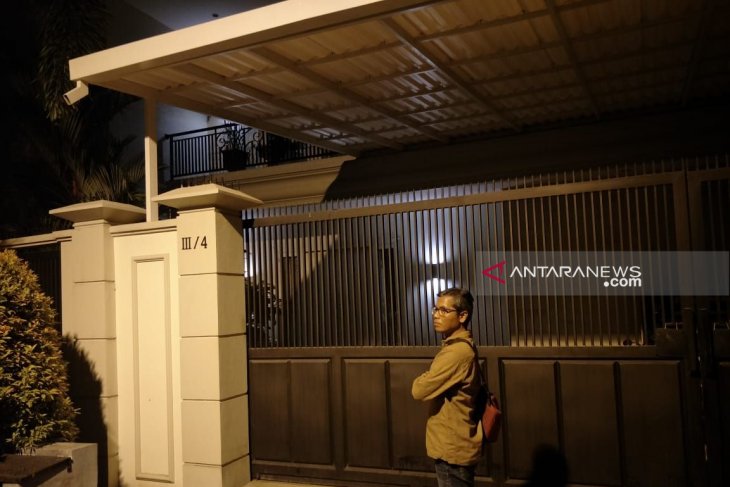 KPK geledah rumah yang diduga milik komisaris Bank Jatim