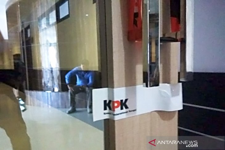 Dikira bawa uang sekardus untuk gubernur, Nilwan diperiksa KPK