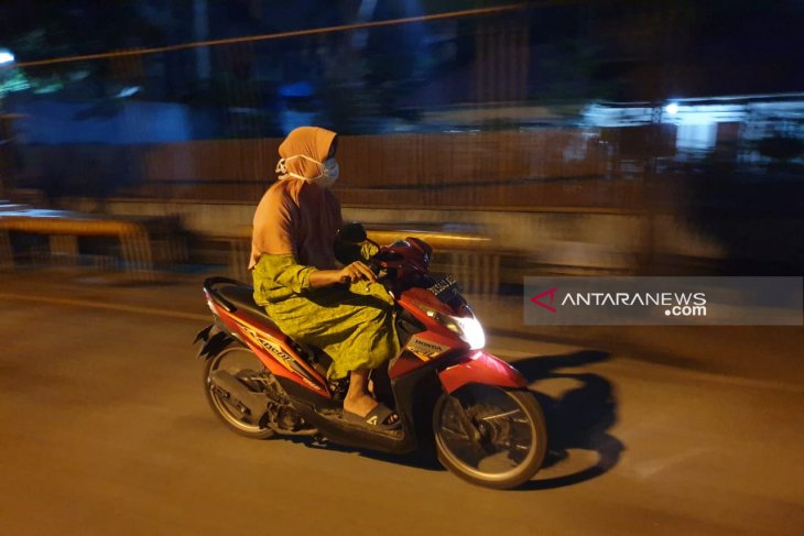 Polisi Nyamar Jadi Emak Emak Pancing Komplotan Begal