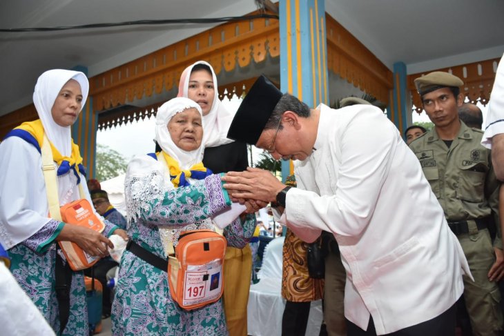 Oki Doni lepas keberangkatan 186 jamaah calon haji Tebing Tinggi