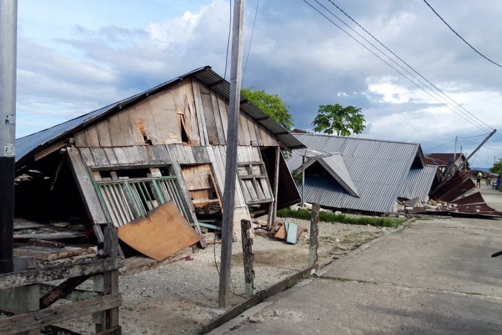 Jaringan telekomunikasi dan listrik terganggu pasca-gempa Halsel