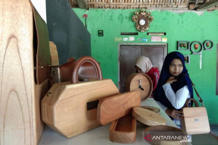 Dishut Maluku dorong pengolahan komoditas kayu secara lokal
