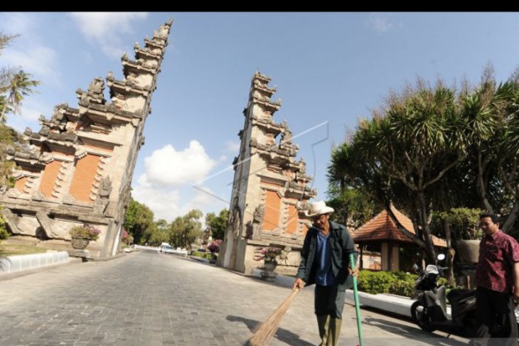Gapura The Nusa Dua mulai diperbaiki