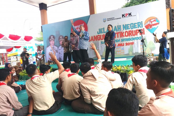KPK edukasi antikorupsi kepada pelajar SMA Situbondo melalui permainan (Video)