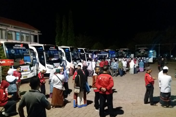 Ratusan calon haji Situbondo diberangkatkan ke Embarkasi Surabaya