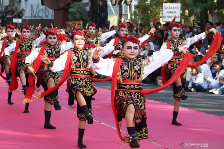 Dispendik:Tari Remo massal di Surabaya bagian pembentukan karakter