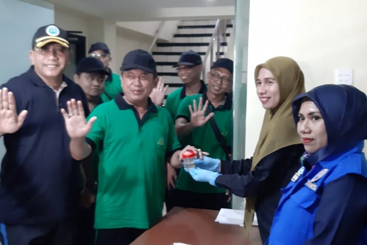 Personel Kejati Malut tes urine