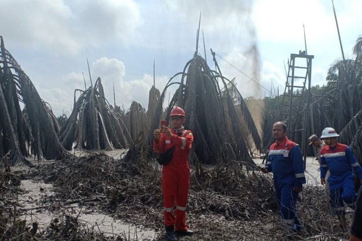 Pengeboran ilegal timbulkan semburan lumpur setinggi 30 meter