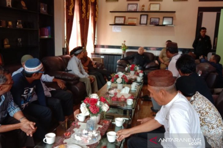 Ketua DPRD Babel minta warga Berok kompak tolak TI ilegal