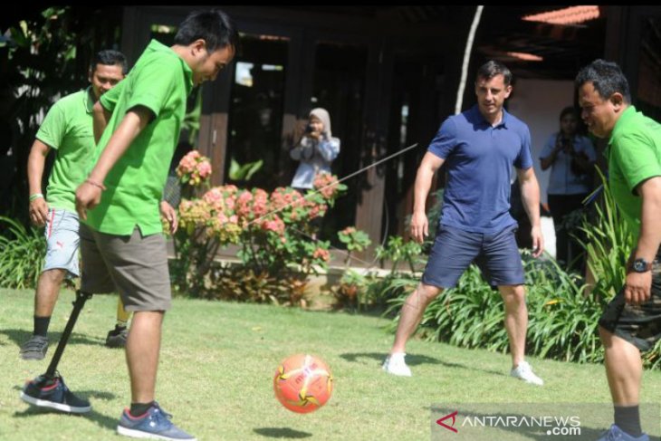 Mantan bintang MU Gary Neville datangi Bali