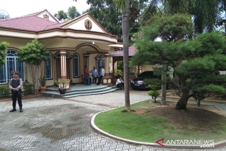 KPK geledah rumah Gubernur Kepri nonaktif Nurdin Basirun