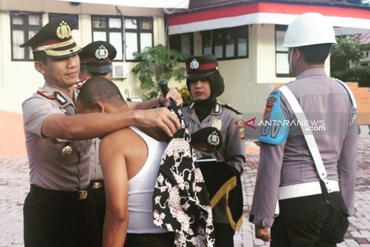 Karena desersi, dua anggota Polres Nagan Raya dipecat