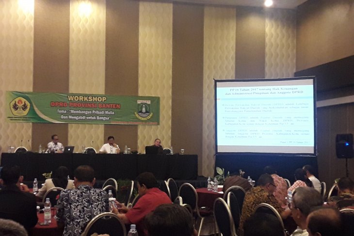 Seluruh anggota DPRD Banten memperoleh uang jasa pengabdian