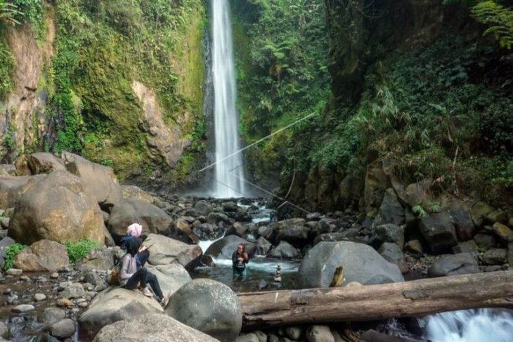 Air terjun Curug Genting