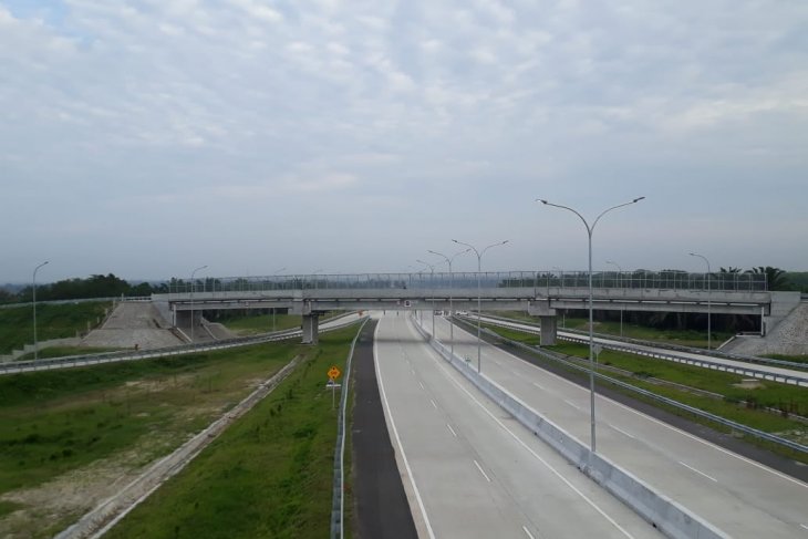 Pembangunan Tol Kuala Tanjung-Parapat tingkatkan  konektivitas Toba