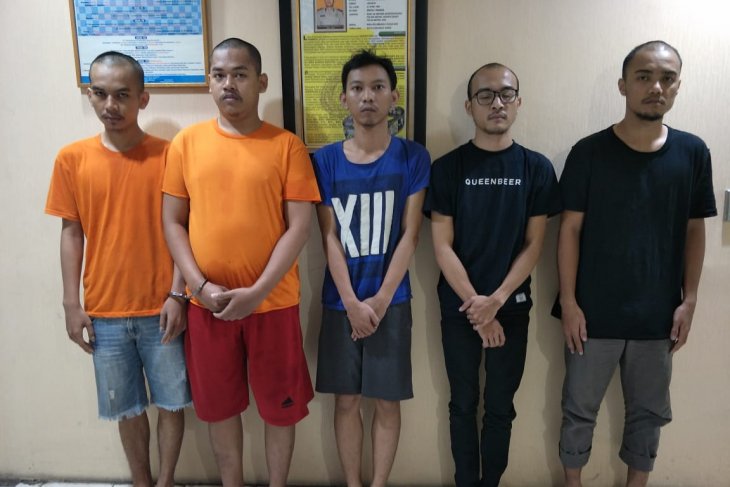 Students, alumni hand in glove in campus marijuana trading: police