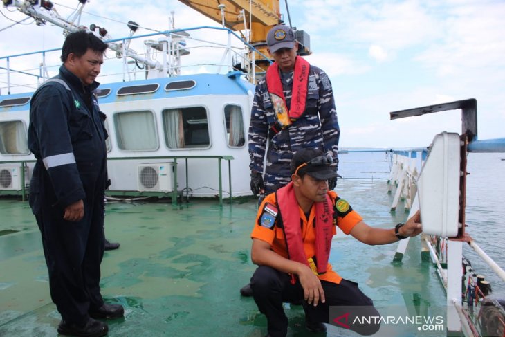 Lanal dan Basarnas Kotabaru sosialisasikan alat keselamatan