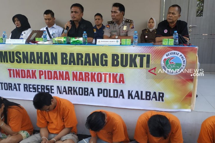 Polda Kalbar musnahkan 2,2 kilogram narkoba jenis sabu-sabu
