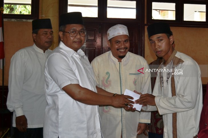 Santri dan guru pesantren di Aceh Barat terima bantuan Rp506 juta