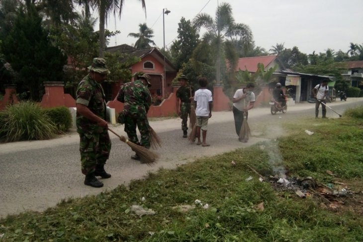 Kesigapan TNI Kodim 0204/DS ajak warga gotong royong