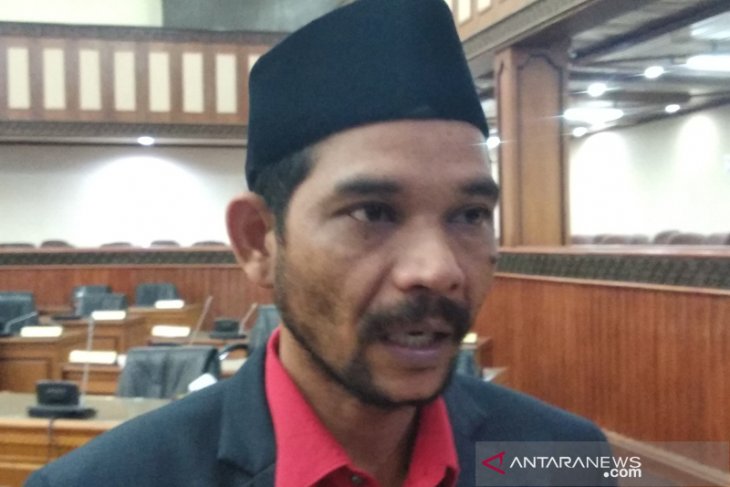 Parlementaria - Ketua Komisi I DPRA tolak pembatalan qanun bendera Aceh