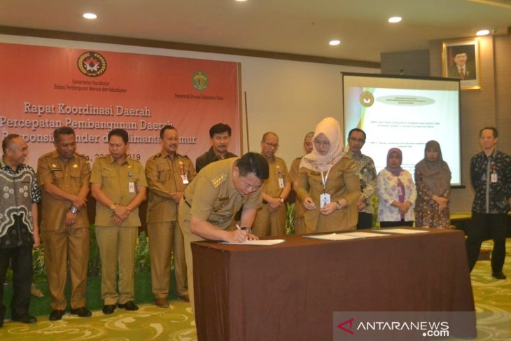 Bupati Mahulu ajak perempuan aktif dalam pembangunan