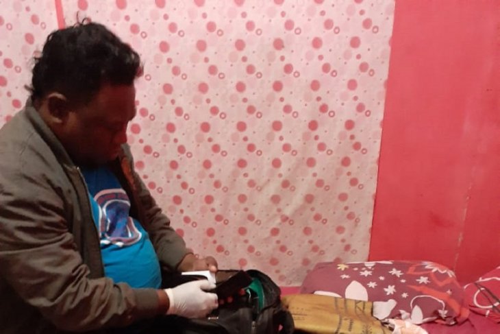 Pria paruh baya tewas dalam kamar mandi penginapan