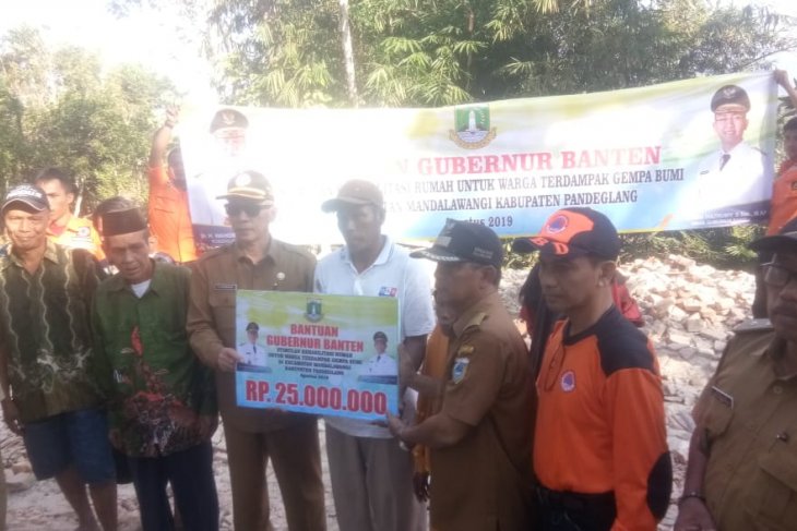 Gubernur Banten;