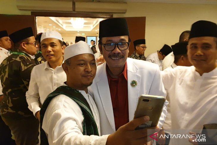 Arab Saudi terbitkan hak imunitas masuk Mekkah untuk 8 anak Mbah Moen