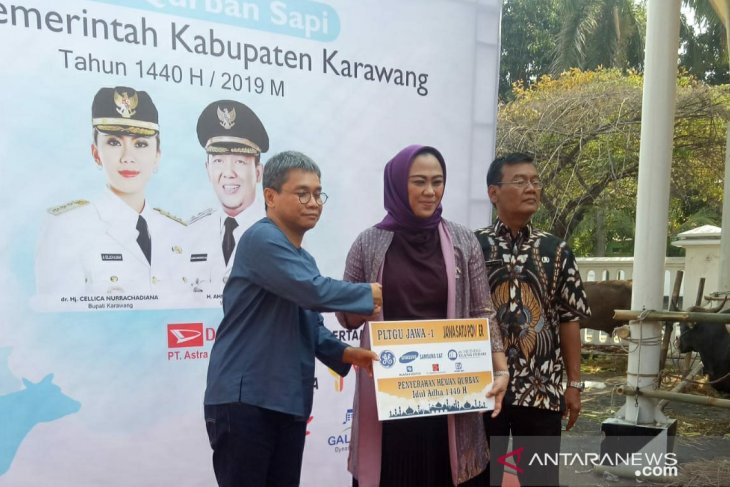Sejumlah perusahaan sumbang hewan kurban ke Pemkab Karawang