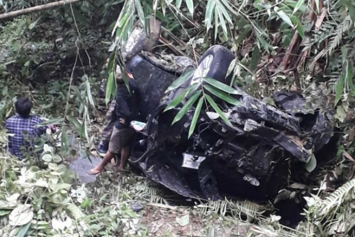 Mobil masuk jurang di Harangan Ganjang Simalungun, lima penumpang luka