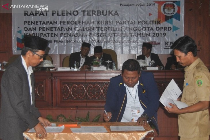 Pelantikan DPRD terpilih Penajam oleh Ketua PN