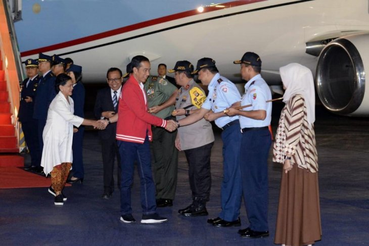 Jokowi lands in Jakarta after concluding Malaysia, Singapore visits