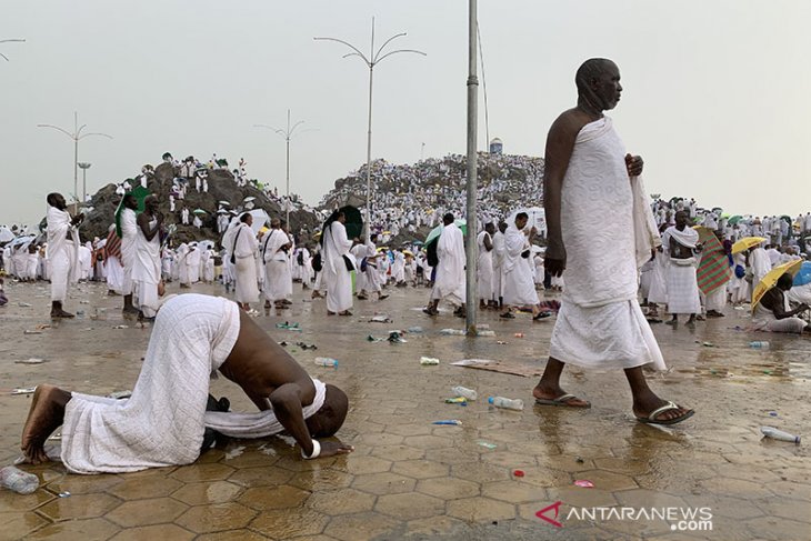 Cuaca mendadak hujan deras saat jamaah wukuf di Padang Arafah