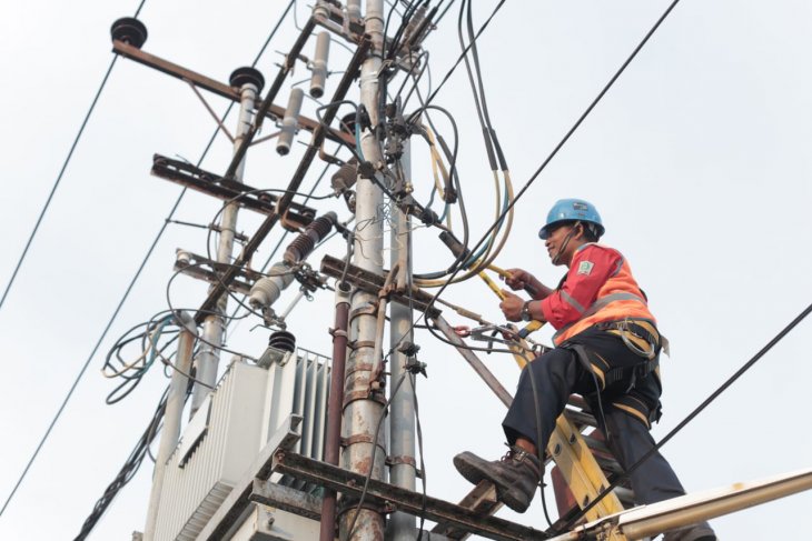 Kabel gosong, PLN Sekadau minta maaf listrik Sungai Ayak padam