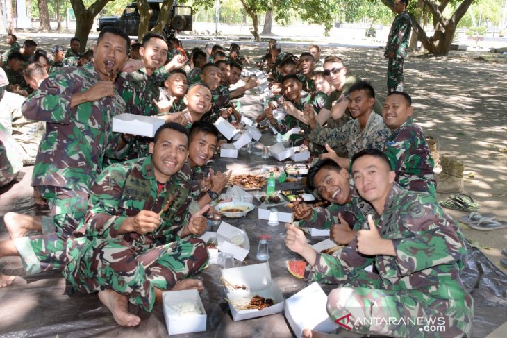 Prajurit Indonesia kenalkan tradisi Idul Adha kepada Marinir Amerika