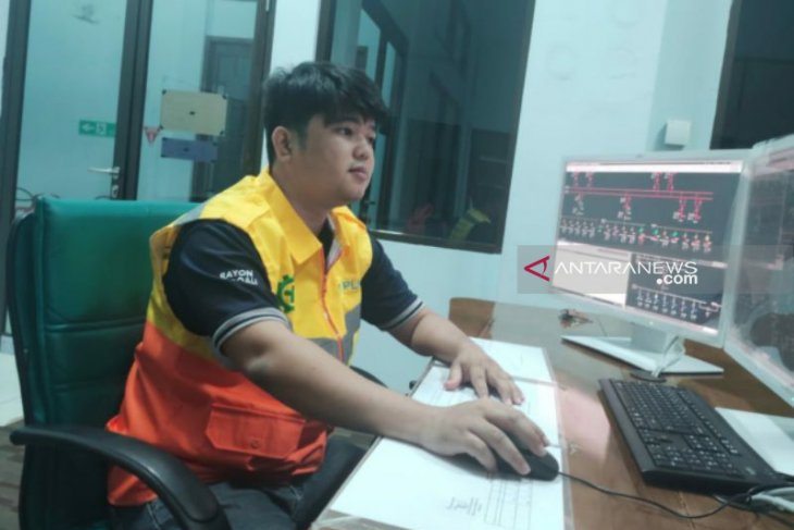 Cerita Wiko, petugas PLN yang siaga demi listrik nyala selama Idul Adha