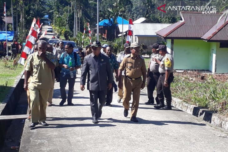 Bupati Wondama imbau masyarakat dukung program kelistrikan